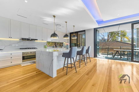 Modern Summer Palace In Epping - Goulburn Accommodation 3