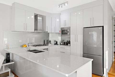 Modern Scarborough Townhouse - Goulburn Accommodation 3