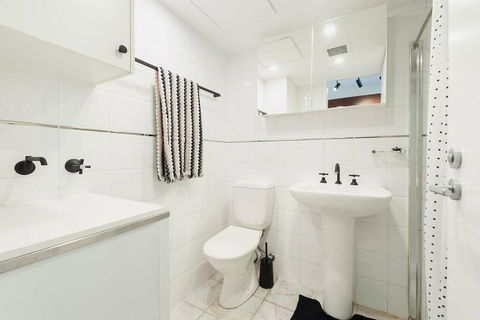 MP303 - Studio Apartment, Military Road, Cremorne - Goulburn Accommodation 3