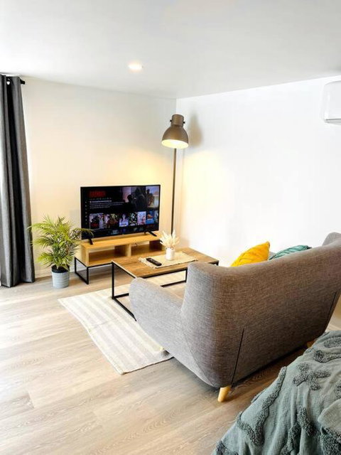 Newly Renovated Contemporary Private Studio Near Hobart CBD And Airport - Goulburn Accommodation 3
