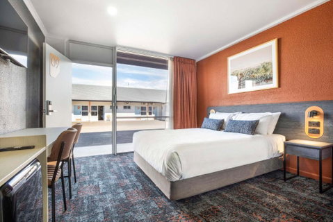 Nightcap At Horse & Jockey Hotel Warwick - Goulburn Accommodation 0