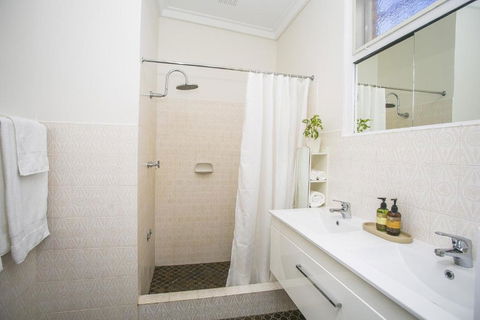 NOR214 - Northstead Coastal Charm - Goulburn Accommodation 3