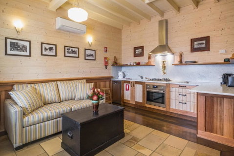 Old Bank Boutique Hotel - Goulburn Accommodation 2