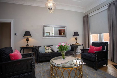 Oxbridge- Period Home In Central Goulburn - Goulburn Accommodation 0