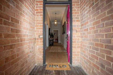 Oxbridge- Period Home In Central Goulburn - Goulburn Accommodation 2