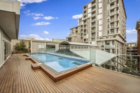 Parade Place - A Central Balcony Stay - Goulburn Accommodation 2