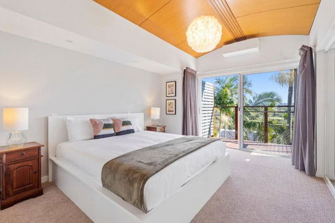 Paradise Palms - Resort Retreat With Panoramic Views - Goulburn Accommodation 1