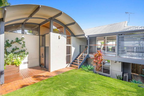 Paradise Palms - Resort Retreat With Panoramic Views - Goulburn Accommodation 2