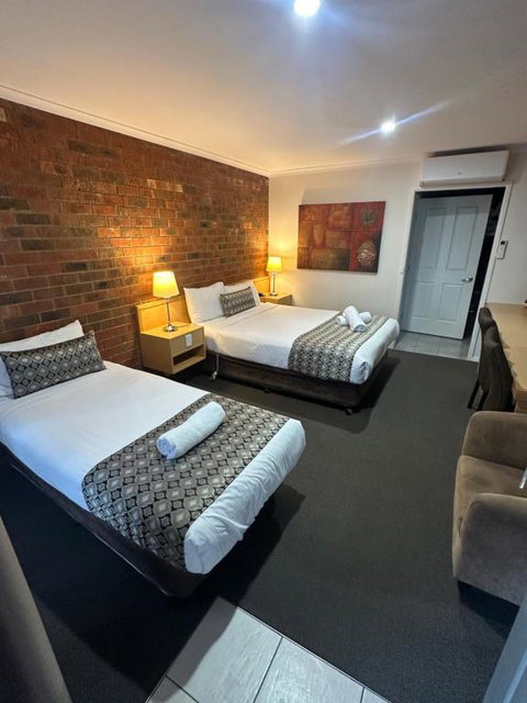 Pevensey Motor Lodge - Goulburn Accommodation 1