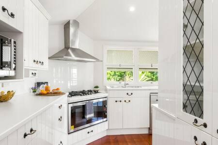 Pet Friendly Family Home In Brisbane - Relocations And Family Stays - Fast Internet - Parking - Netflix - Goulburn Accommodation 3