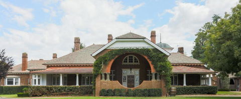 Petersons Armidale Winery And Guesthouse - Goulburn Accommodation 0