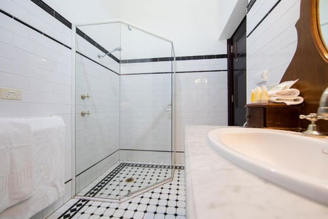 Petersons Armidale Winery And Guesthouse - Goulburn Accommodation 3