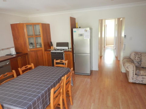 Pine Cottage - Goulburn Accommodation 3