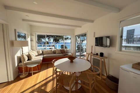 PIPI SHACK - Iconic Waterfront Shack Binalong Bay - Goulburn Accommodation 2