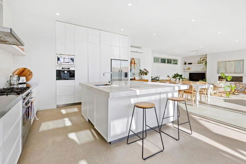Poolside Paradise Mount Eliza - Goulburn Accommodation 1