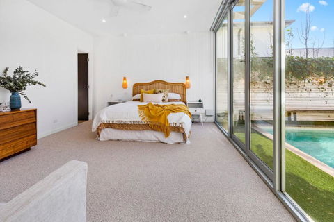 Poolside Paradise Mount Eliza - Goulburn Accommodation 3
