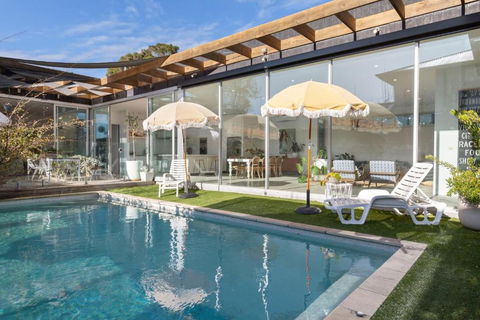 Poolside Paradise Mount Eliza - Goulburn Accommodation 0