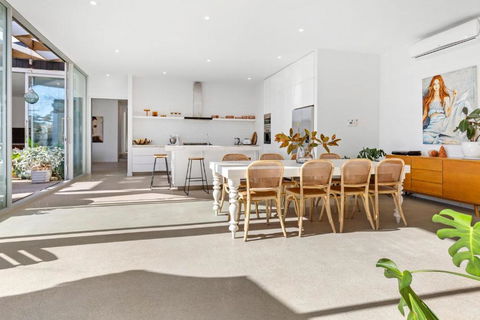 Poolside Paradise Mount Eliza - Goulburn Accommodation 2