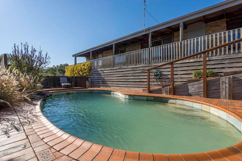 Port Philip Panorama - Bayview Retreat And Pool Bliss - Goulburn Accommodation 2