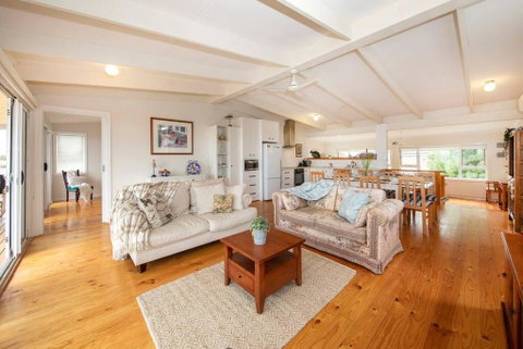 PORT WILLUNGA DREAMING A Beach Front Experience - Goulburn Accommodation 1