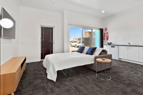 Port Lincoln Shark Apartment 5 - Goulburn Accommodation 3
