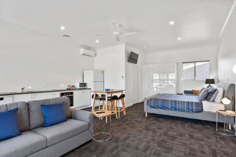 Port Lincoln Shark Apartment 6 - Goulburn Accommodation 0