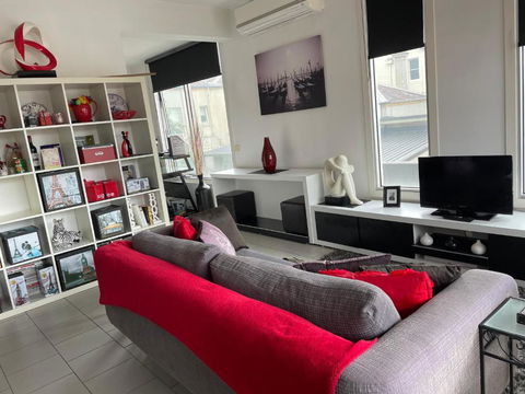 Radiance - Chic Fitzroy Street Apartment - Goulburn Accommodation 0
