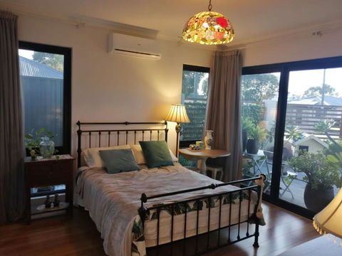 Private & Cosy! Master Bedroom In Perth With Garden View - Goulburn Accommodation 0