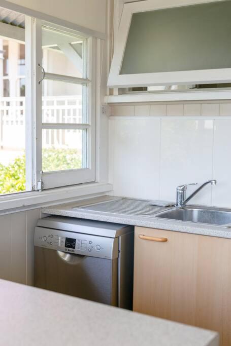 Quaint & Cosy 1 Bedroom Apartment In Queenslander. - Goulburn Accommodation 2
