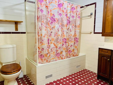 Quarryman Cottage @ 102 - Goulburn Accommodation 2
