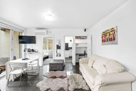 Quiet And Peaceful Beachside 1BR Retreat W Parking - Goulburn Accommodation 0
