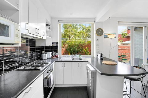 Quiet And Peaceful Beachside 1BR Retreat W Parking - Goulburn Accommodation 1