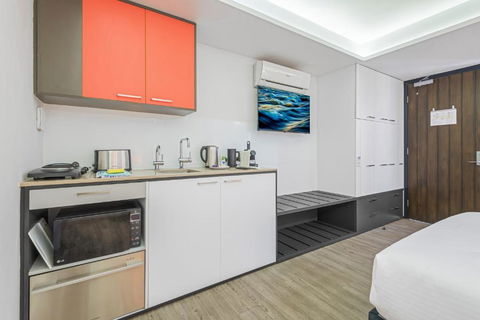 Quirky Studio With Sleek Decor In St Kilda - Goulburn Accommodation 1