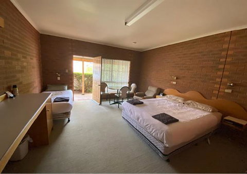 Railway Hotel Motel Peterborough - Goulburn Accommodation 1