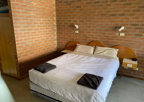 Railway Hotel Motel Peterborough - Goulburn Accommodation 3