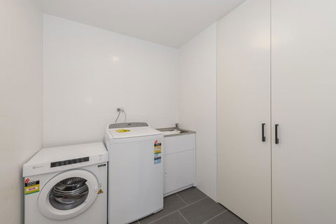 Astra Apartments Newcastle (Broadmeadow) - Goulburn Accommodation 3