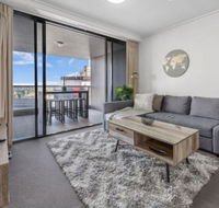 AU1 - Long Stay w Balcony RiverViews Fast WiFi - Goulburn Accommodation
