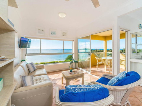 Avalon 1 - Overlooking Beautiful Convent Beach - Goulburn Accommodation 3