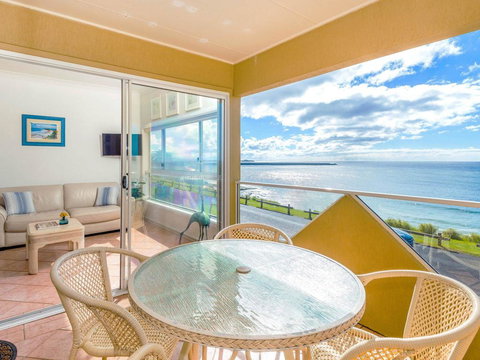 Avalon 1 - Overlooking Beautiful Convent Beach - Goulburn Accommodation 0