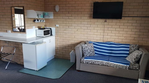Avlon Gardens Motel - Goulburn Accommodation 1