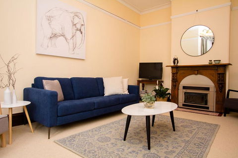 Avoca House - Circa 1900 Gorgeous Federation Home - Goulburn Accommodation 3