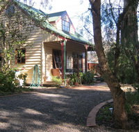 Ballarat cottages incorporating yarrowee cottage and Admirals cottage - Goulburn Accommodation