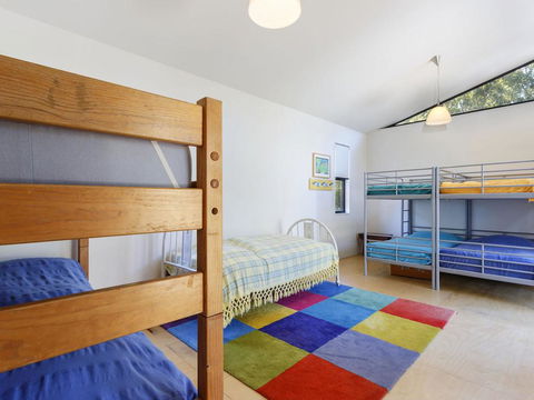 Barefoot Beach House - Goulburn Accommodation 1