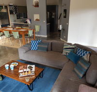 Bay Breeze Holiday Home - Goulburn Accommodation