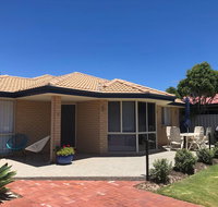 Beach House by the bay - Goulburn Accommodation