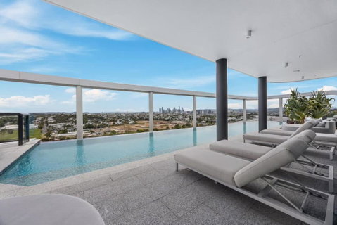 Rivello Apartments - Free Secure Car Park, 6km To City, Ferry Terminal, Eat Street, Rooftop Pool, Sauna, Portside Dinning - Goulburn Accommodation 1