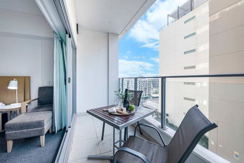 Resort-Style Sister Studios - Double Delight In The CBD - Goulburn Accommodation 2