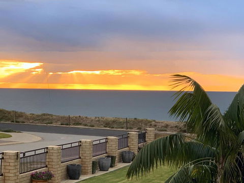 Relaxing Getaway Beachfront Access Multi Family Pets Mandurah - Goulburn Accommodation 1