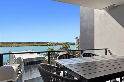 Riverfront 2-Bed With Pool, Sauna, Gym & Views - Goulburn Accommodation 1