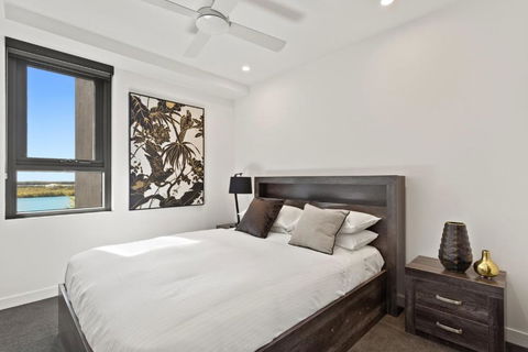 Riverfront 2-Bed With Pool, Sauna, Gym & Views - Goulburn Accommodation 2
